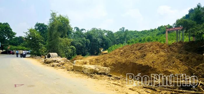 Một góc công trường thi công dự án nâng cấp, cải tạo đường giao thông nông thôn, cầu dân sinh thôn 10 và thôn 14 Yên Kỳ.