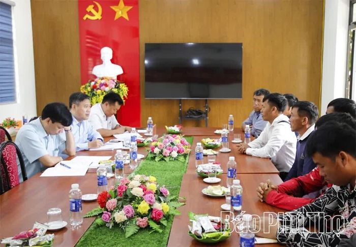 Công dân thôn Táu Nà xã Pà Cò kiến nghị thực hiện các chính sách hỗ trợ về nhà ở, giáo dục, bảo hiểm xã hội đối với đồng bào dân tộc thiểu số.