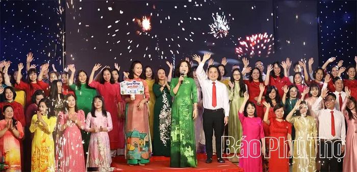 Màn ra mắt ấn tượng của cán bộ, giáo viên và nhân viên nhà trường.