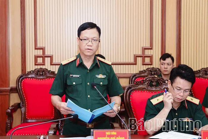 Thiếu tướng Nguyễn Chí Công - Phó Cục trưởng Cục dân quân tư vệ, Bộ Tổng Tham mưu phát biểu tại hội nghị.