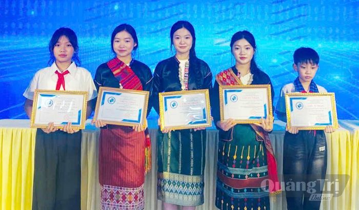 Nhóm học sinh Trường phổ thông nội trú TH-THCS Dân Hóa giành giải ba tại Cuộc thi Sáng tạo trẻ tỉnh Quảng Trị năm 2026 - Ảnh: M.H