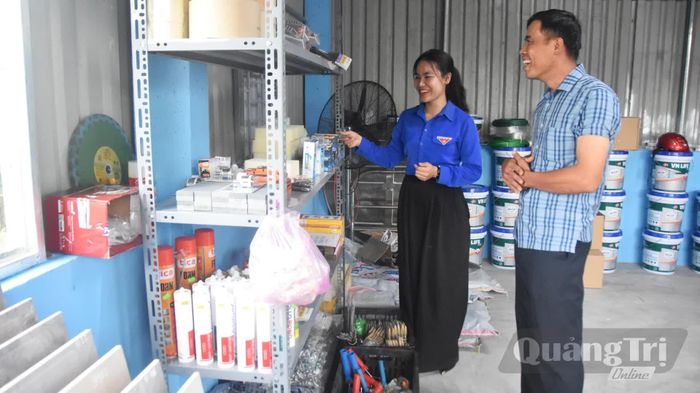 Cơ sở kinh doanh các mặt hàng kim khí, vật liệu xây dựng, đúc bờ lô của anh Lê Thanh Ý ở thôn Quy Thiện, xã Vĩnh Định - Ảnh: Đ.V