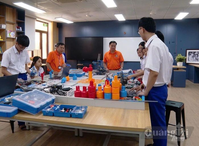 Giáo dục STEM là một trong những định hướng trọng tâm của ngành Giáo dục và Đào tạo - Ảnh: A.T