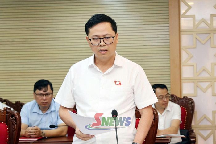 Đồng chí Nguyễn Việt Cường, Phó Chủ tịch HĐND tỉnh, Trưởng Đoàn giám sát, phát biểu tại cuộc làm việc.