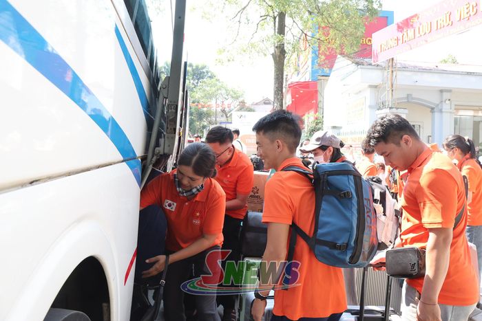 Lao động Sơn La lên đường sang Hàn Quốc làm việc thời vụ.