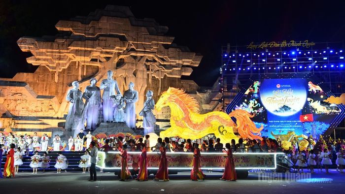 Mô hình Trung thu diễn diễu tại chương trình.