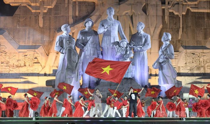 Chương trình văn nghệ đặc sắc.