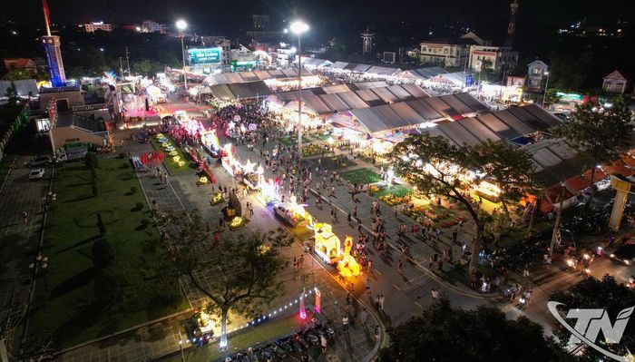 Toàn cảnh Phố đi bộ Sông Công.