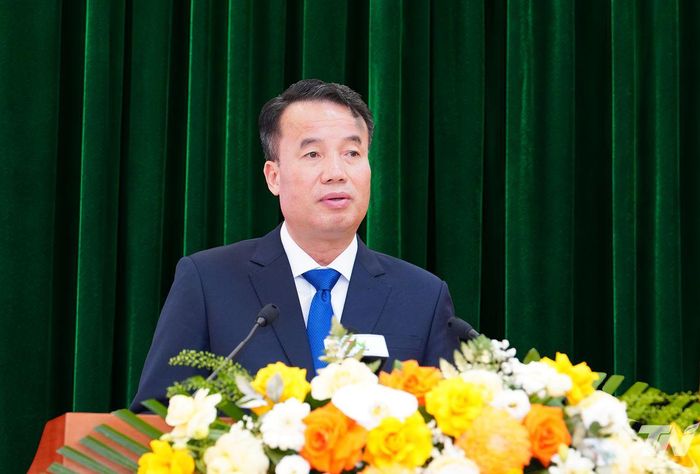 Đồng chí tân Chủ tịch UBND tỉnh Thái Nguyên Nguyễn Thế Mạnh phát biểu nhận nhiệm vụ.