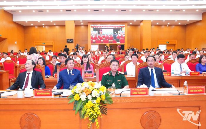 Đồng chí Bí thư Tỉnh ủy Trịnh Xuân Trường và các đại biểu dự Kỳ họp.