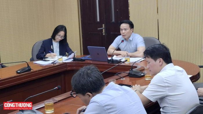 Ông Ngô Chung Khanh - Phó Vụ trưởng Vụ Phát triển Thị trường nước ngoài và Thương mại đa biên (Bộ Công Thương) phát biểu tại cuộc họp
