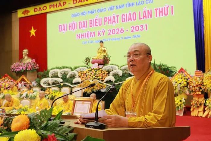 Trưởng lão Hòa thượng phát biểu chỉ đạo
