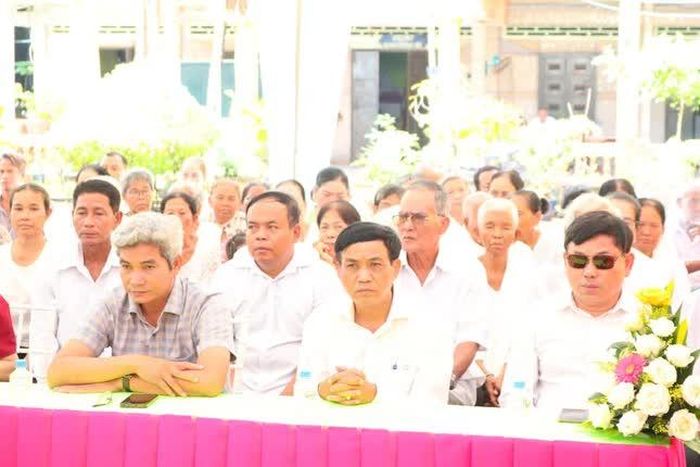 Đại diện Lãnh đạo địa phương tham dự buổi lễ