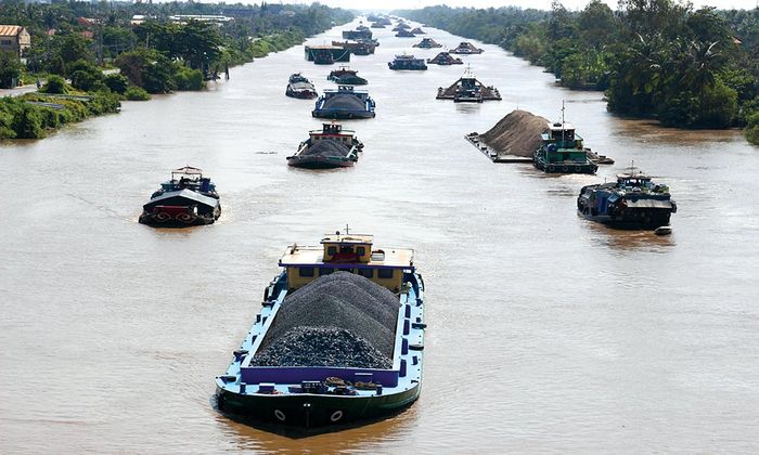 Hơn 17.000km luồng tuyến đường thủy nội địa là lợi thế để Việt Nam tổ chức lại dòng chảy hàng hóa theo hướng hợp lý hơn, giảm chi phí và xanh hơn.