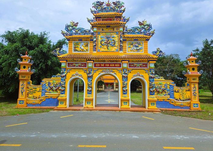 Đền thờ vua Hàm Nghi ở xã Cam Lộ.
