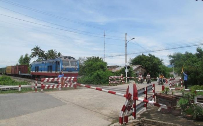 Bộ Xây dựng quy định chặt chẽ điều kiện cấp phép đường ngang để đảm bảo an toàn giao thông đường sắt. (Ảnh minh họa).