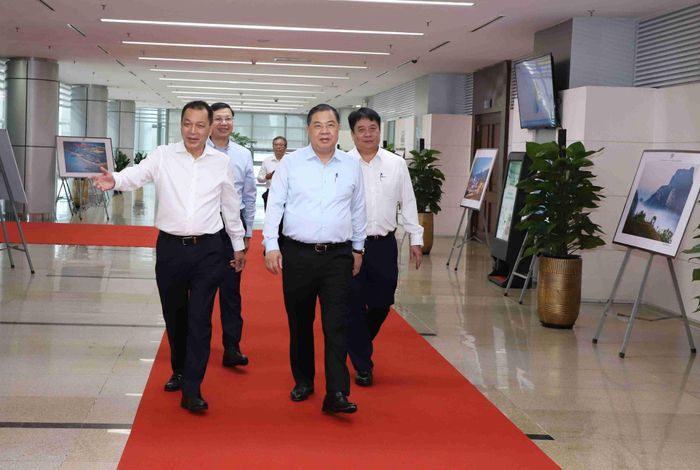 Phó Thủ tướng Thường trực Chính phủ Phạm Gia Túc tới làm việc tại Tập đoàn Điện lực Việt Nam. Ảnh: Ng. Tuấn