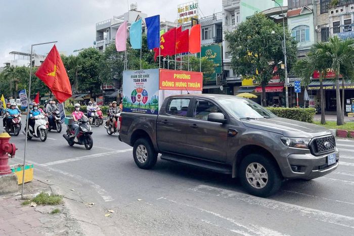 Phường Đông Hưng Thuận tổ chức đoàn xe tuyên truyền vận động người dân khám sức khỏe