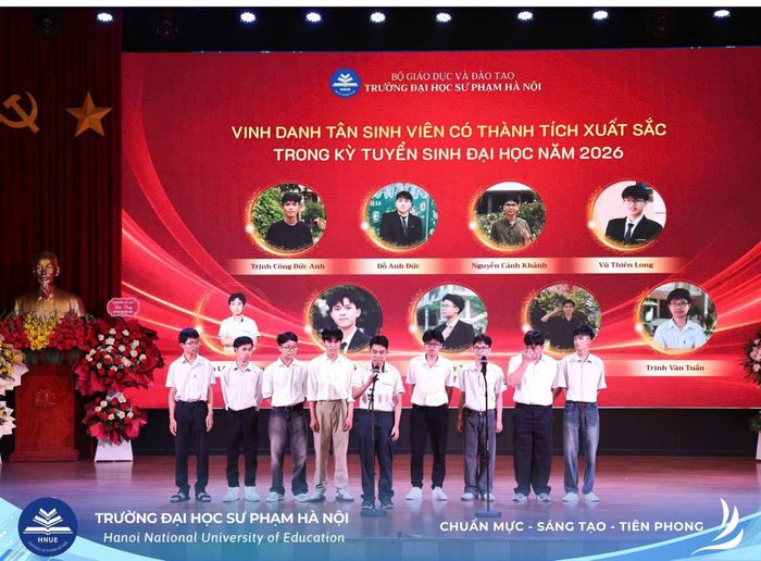 Anh Quân được vinh danh là một trong những tân sinh viên có thành tích xuất sắc trong kỳ tuyển sinh đại học năm 2026. Ảnh: HNUE