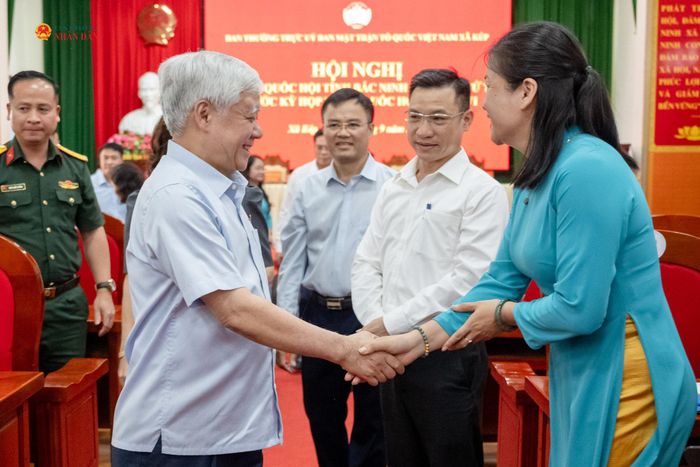 Phó Chủ tịch Thường trực Quốc hội Đỗ Văn Chiến với cử tri tại xã Kép, tỉnh Bắc Ninh