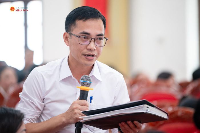 Phó trưởng Phòng Kinh tế xã Kép Hà Quốc Cường phát biểu ý kiến