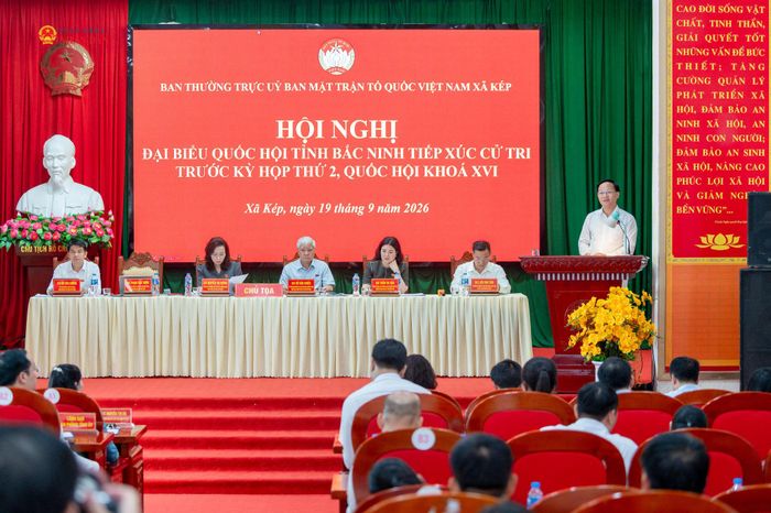 Phó Chủ tịch UBND tỉnh Phạm Văn Thịnh phát biểu làm rõ về các vấn đề liên quan đến công tác quản lý nhà nước thuộc thẩm quyền mà cử tri nêu