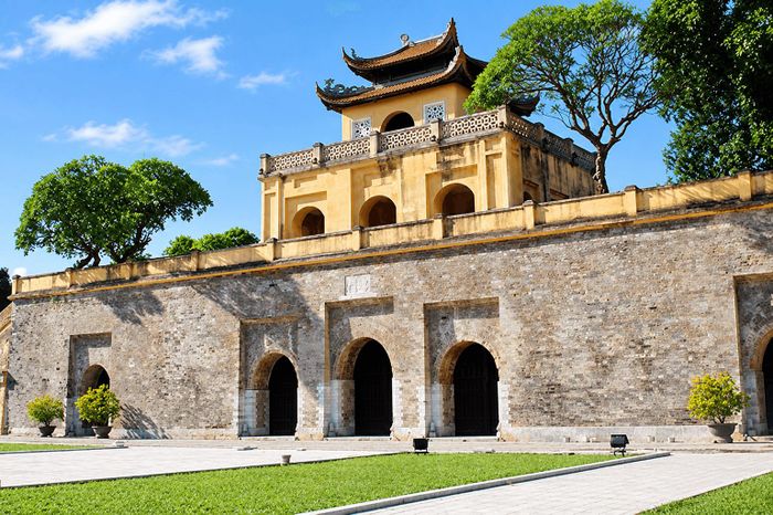 Hà Nội có kho tàng đồ sộ các di sản văn hoá. Trong đó, có thể kể đến như Hoàng thành Thăng Long