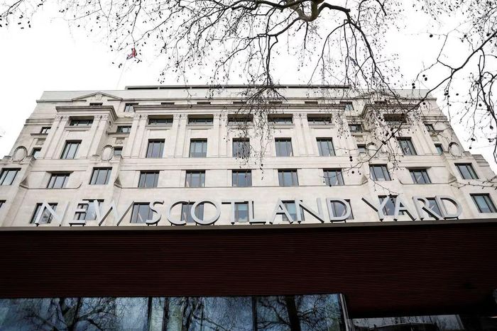 Bên ngoài trụ sở Cảnh sát Metropolitan tại London, Anh. Ảnh: Reuters