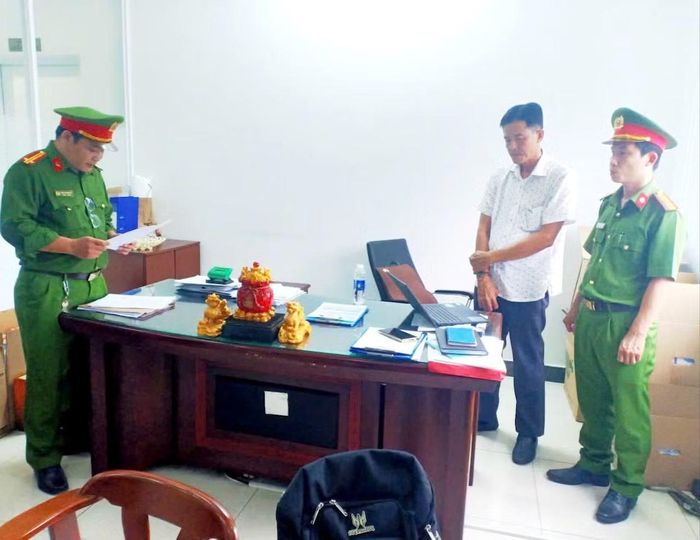 Cơ quan Công an thi hành các quyết định tố tụng đối với Lê Minh Phúc.