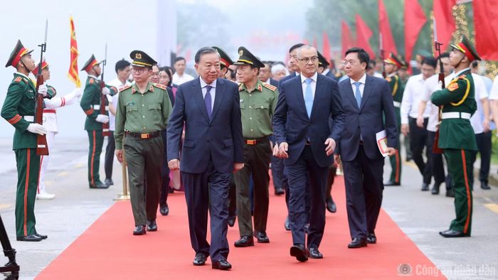 Tổng Bí thư, Chủ tịch nước Tô Lâm tới dự Lễ kỷ niệm 72 năm Ngày Bác Hồ về thăm Đền Hùng và khánh thành công trình Tượng đài “Bác Hồ với ngày hội non sông”.