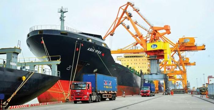 Tiếp tục đầu tư, nâng cao hiệu quả đường sắt và đường thủy nội địa, tạo ra một mạng lưới để giảm gánh nặng cho đường bộ.