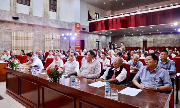 Các đại biểu dự buổi gặp mặt.