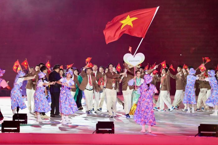 Đoàn Việt Nam diễu hành tại buổi lễ. Ảnh: Vietcontent