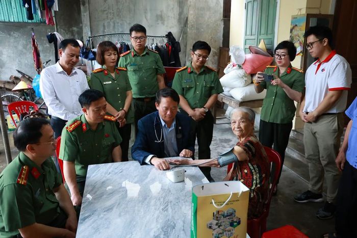 Chương trình thể hiện sự quan tâm, trách nhiệm của lực lượng CAND đối với người cao tuổi.