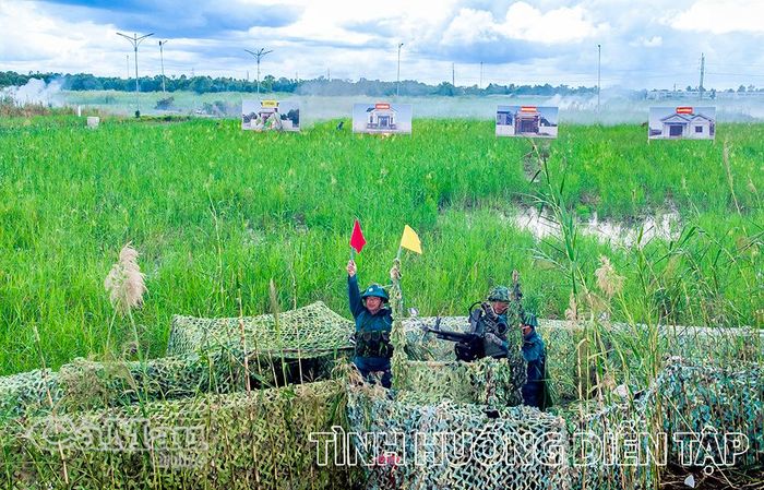 Các lực lượng tham gia diễn tập thực binh A tại Khóm 18 (phường An Xuyên).