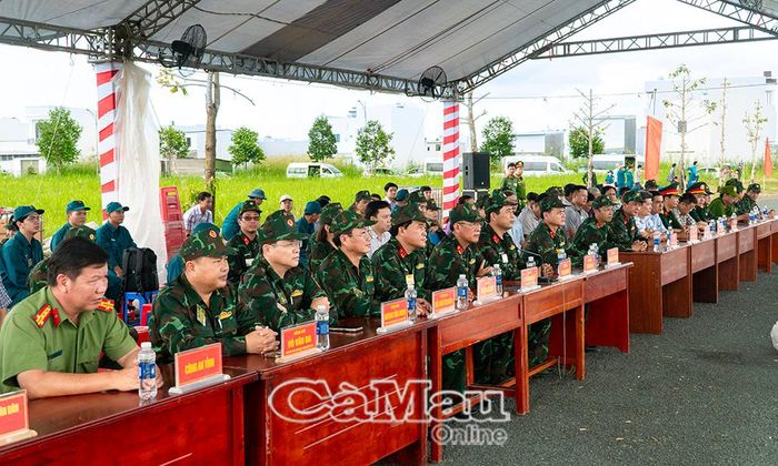 Các đại biểu tham dự theo dõi nội dung diễn tập.