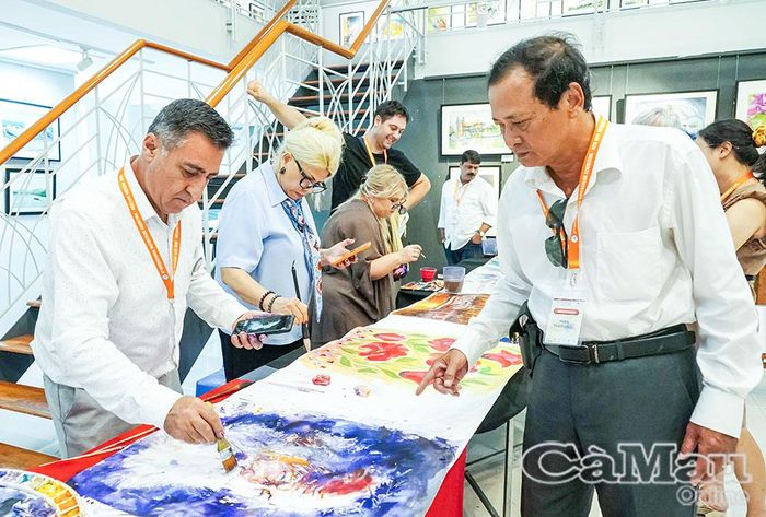 Những nét vẽ màu nước mang đến nhiều góc nhìn về thiên nhiên, con người và cuộc sống.
