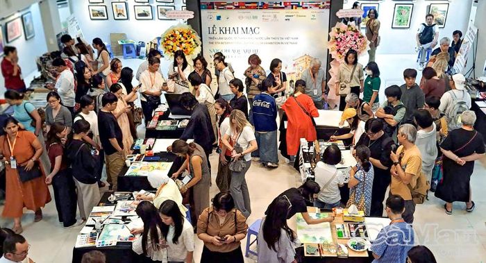 Không gian trưng bày các tác phẩm màu nước tại Trung tâm Nghệ thuật đương đại Thành phố Hồ Chí Minh.