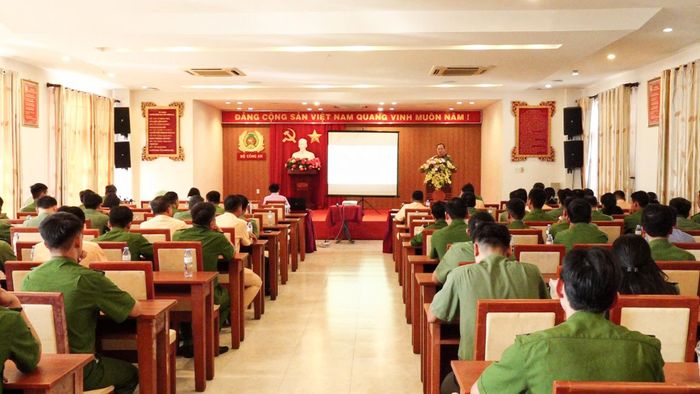 Quang cảnh buổi tuyên truyền. Nguồn: congan.khanhhoa.gov.vn