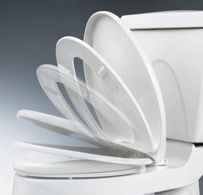 Để giữ vệ sinh, gia đình có thể tạo thói quen đóng nắp trước khi nhấn nút xả và rửa tay kỹ bằng xà phòng sau khi sử dụng nhà vệ sinh - Ảnh minh hoạ