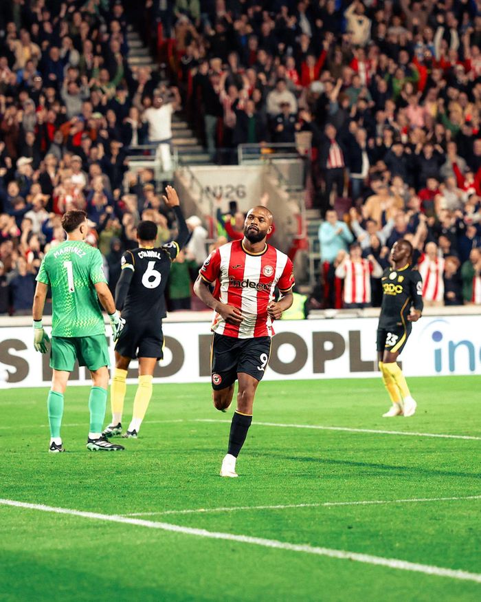 Brentford thể hiện một lối chơi áp sát và trực diện trước Chelsea
