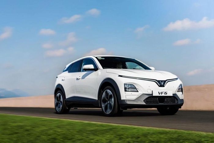 Lũy kế 8 tháng đầu năm 2026, VinFast đã bàn giao 15.943 xe VF 6, cao nhất phân khúc. 