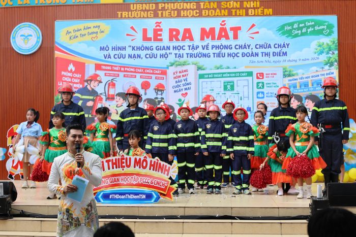 Ngày 18/9 vừa qua, UBND P.Tân Sơn Nhì, CAP.Tân Sơn Nhì đã phối hợp cùng Phòng Cảnh sát PCCC&CNCH ra mắt thành công mô hình "Không gian học tập về PCCC&CNCH" tại Trường Tiểu học Đoàn Thị Điểm