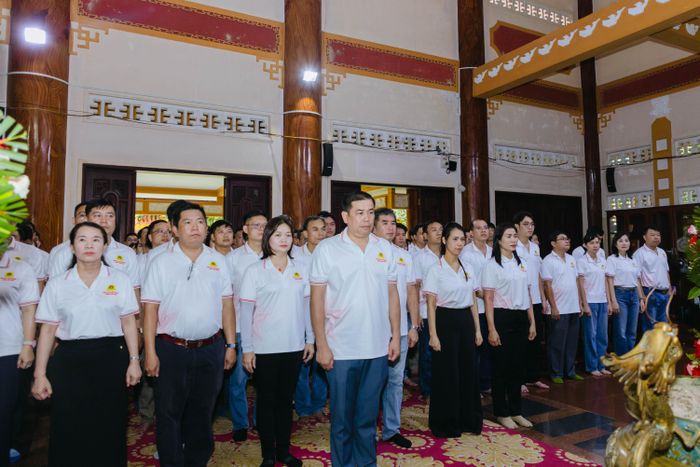 Tập thể Phòng Tham mưu Công an TPHCM thành kính tưởng niệm các Anh hùng liệt sĩ tại Khu di tích lịch sử Minh Đạm