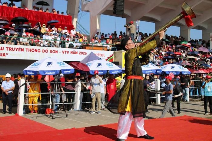 Sáng 19/9 (tức mùng 9 tháng 8 năm Bính Ngọ) chung kết Lễ hội chọi trâu truyền thống Đồ Sơn VTV - 2026 chính thức bắt đầu. Ảnh Duy Mạnh