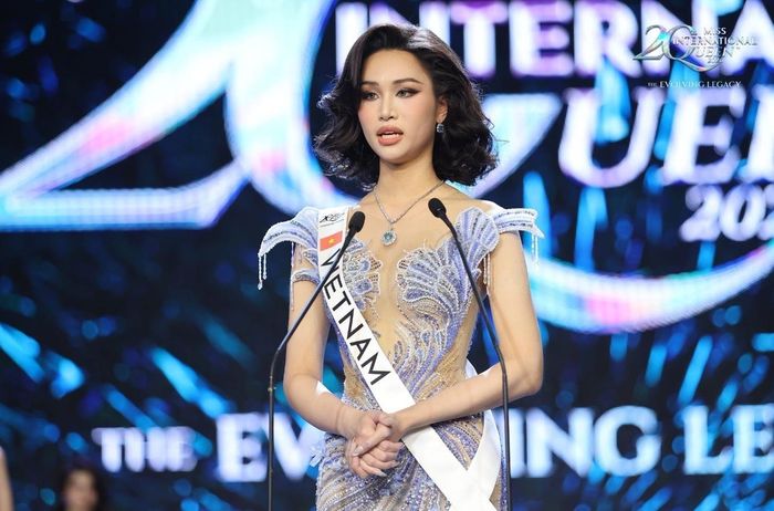 Điểm hạn chế của đại diện Việt Nam là khả năng ngoại ngữ.