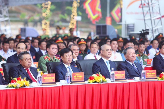 Ông Nguyễn Duy Ngọc, Trưởng Ban Tổ chức Trung ương; ông Trần Sỹ Thanh, Chủ nhiệm Ủy ban kiểm tra Trung ương cùng tới dự.