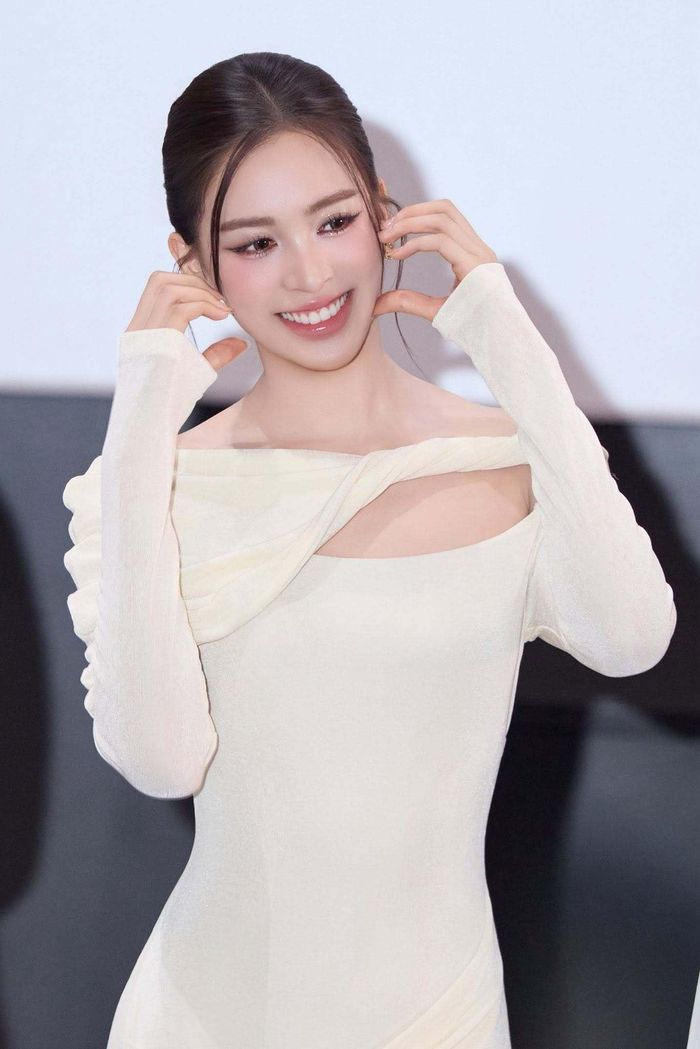 Nàng hậu tự nhận đã đến tuổi lấy chồng, song cô không gặp áp lực, muốn để mọi thứ phát triển tự nhiên, theo duyên số. Bố mẹ hoa hậu cũng không hối thúc nên Tiểu Vy chọn ưu tiên phát triển sự nghiệp.