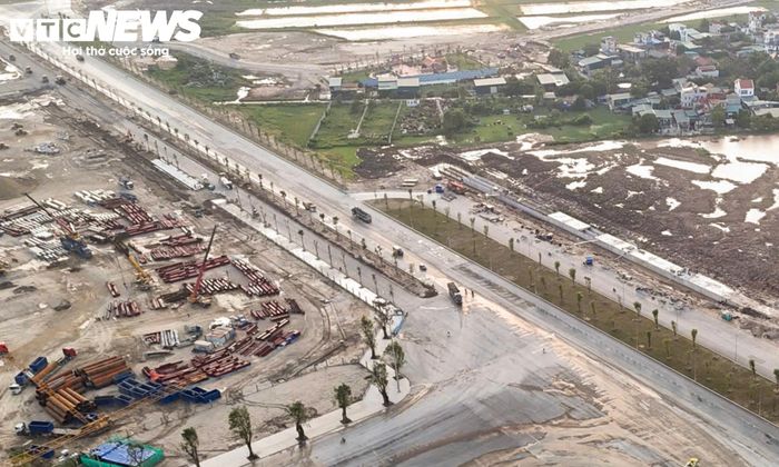 Với mặt cắt ngang lên tới 120m, tuyến đường có quy mô đặc biệt lớn, tương đương bề rộng của đại lộ Thăng Long và gần gấp 3 lần chiều rộng 45m của đường băng 11L/29R tại sân bay Nội Bài. Quy mô này cho thấy vai trò của tuyến trong mạng lưới giao thông được quy hoạch cho khu vực phía Nam Thủ đô.