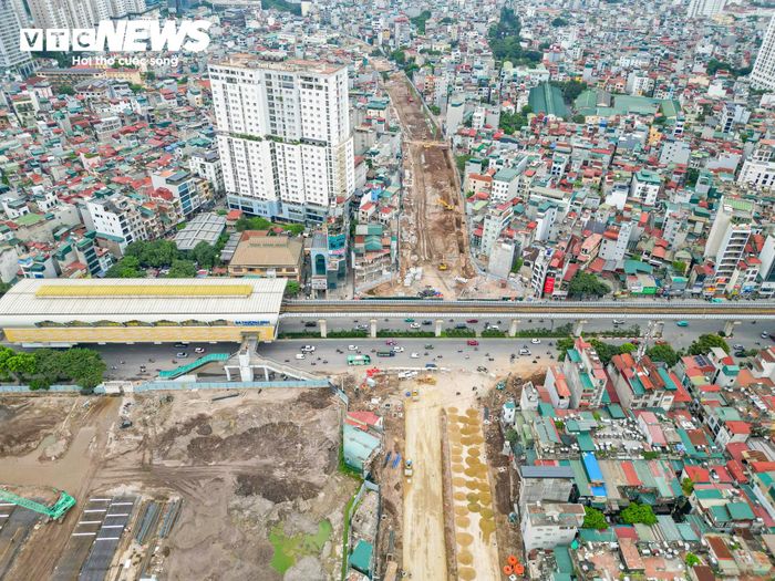 Trước mắt, chủ đầu tư yêu cầu nhà thầu tập trung hoàn thiện đoạn từ nút giao đường Nguyễn Trãi đến cầu qua sông Tô Lịch trước ngày 10/10. Phần tuyến còn lại cũng phải bảo đảm mục tiêu thông xe kỹ thuật trong dịp này. Các hạng mục hoàn thiện sẽ tiếp tục được triển khai sau khi thông xe, nhằm bảo đảm chất lượng công trình.